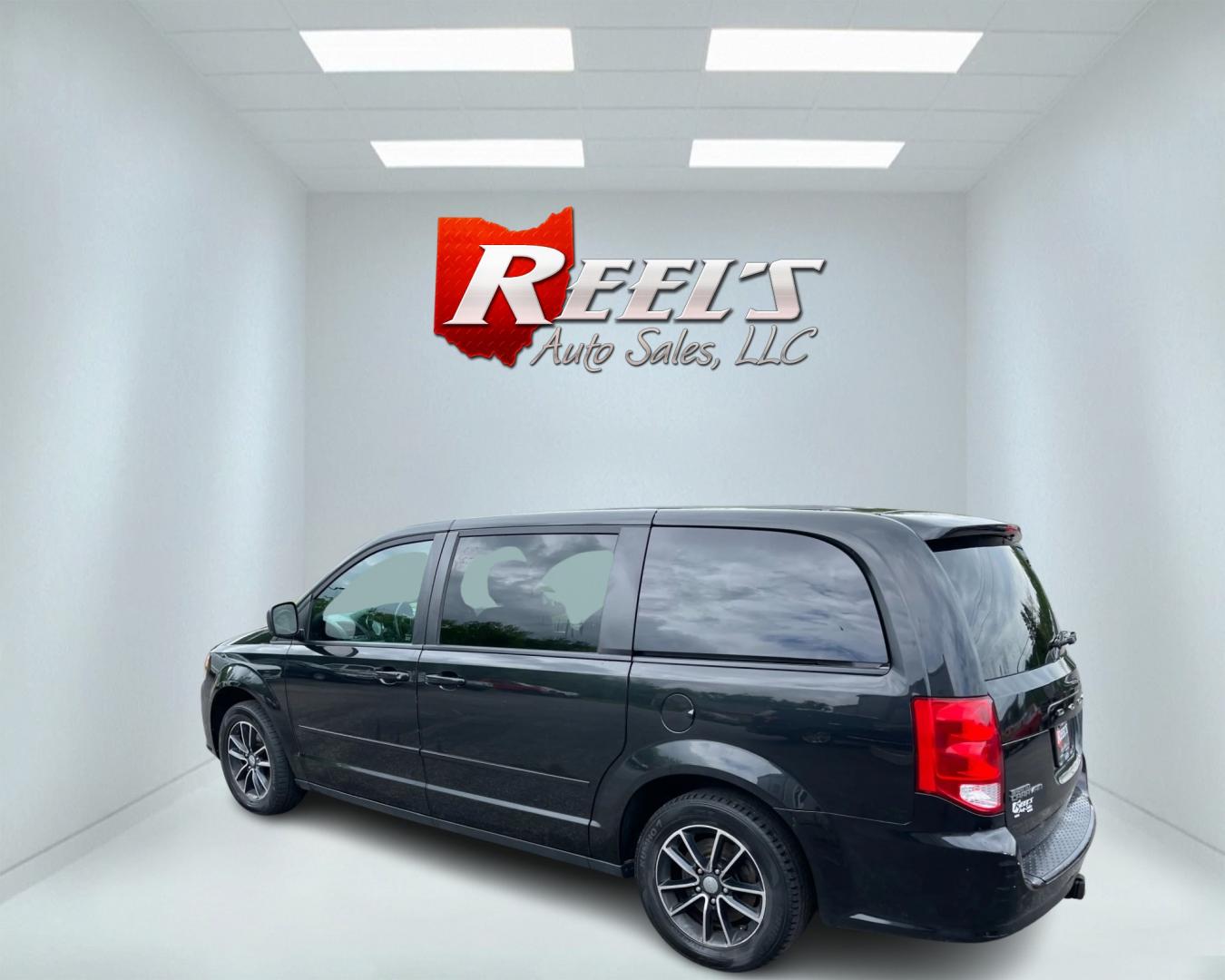 2015 Black /Black Dodge Grand Caravan SE Black Top (2C4RDGBG1FR) with an 3.6L V6 DOHC 24V FFV engine, 6-Speed Automatic transmission, located at 11115 Chardon Rd. , Chardon, OH, 44024, (440) 214-9705, 41.580246, -81.241943 - Photo#8